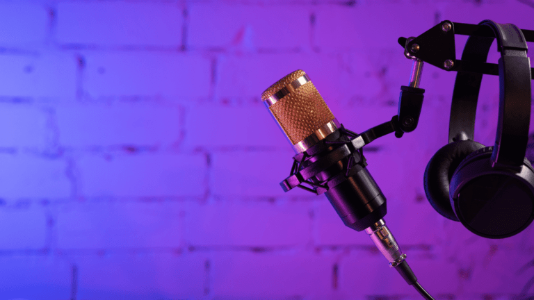 10 Leadership Podcasts to Make You a Better Leader in 2023